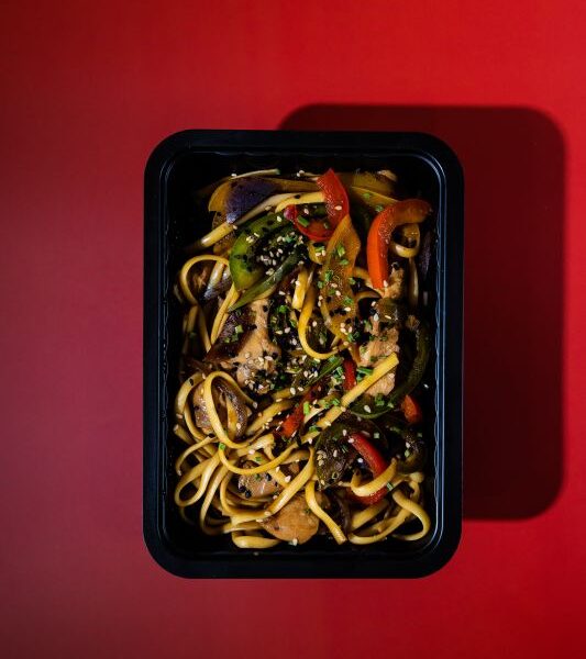 Wok de tallarines con pollo